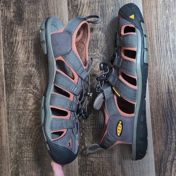 Keen Clearwater CNX Sandals • Size 9.5 • Raven / Tortoise Shell - Picture 5 of 16